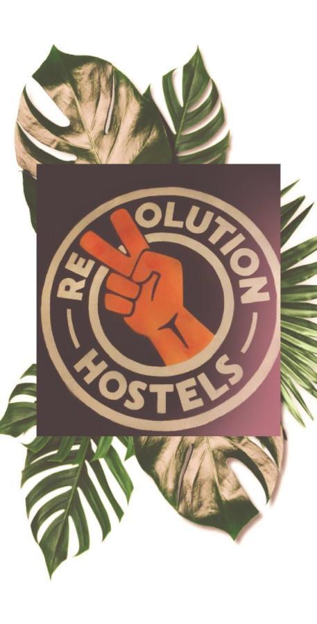 Revolution Asoke Vandrehjem Bangkok Eksteriør billede